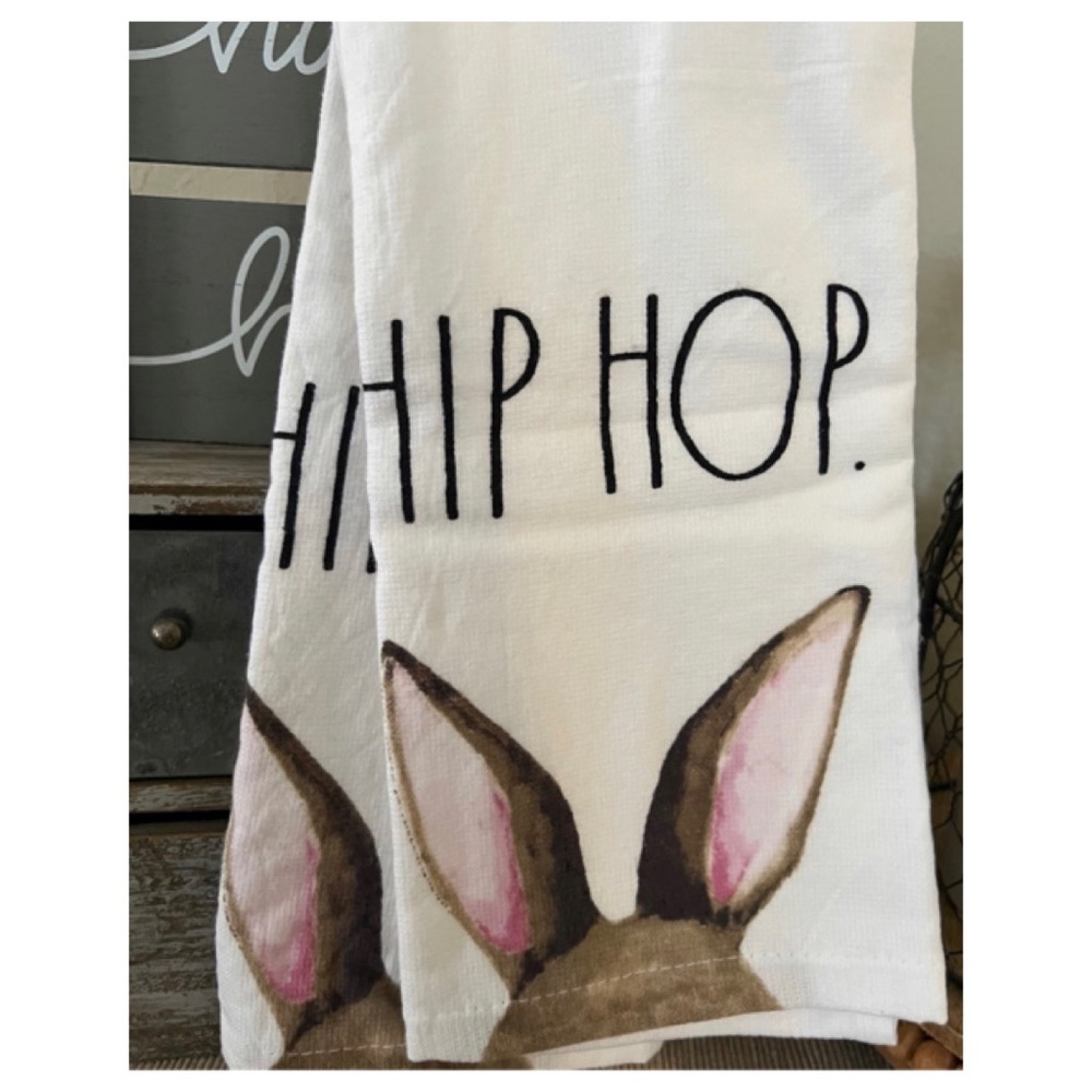 New Rae Dunn Bunny Kitchen Towel Set “Hip Hop” 🐰